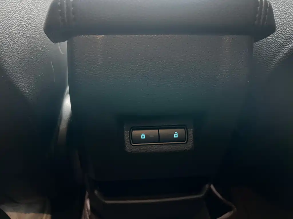Focus Hatchback 1.6 L Auto Style Smart Travel