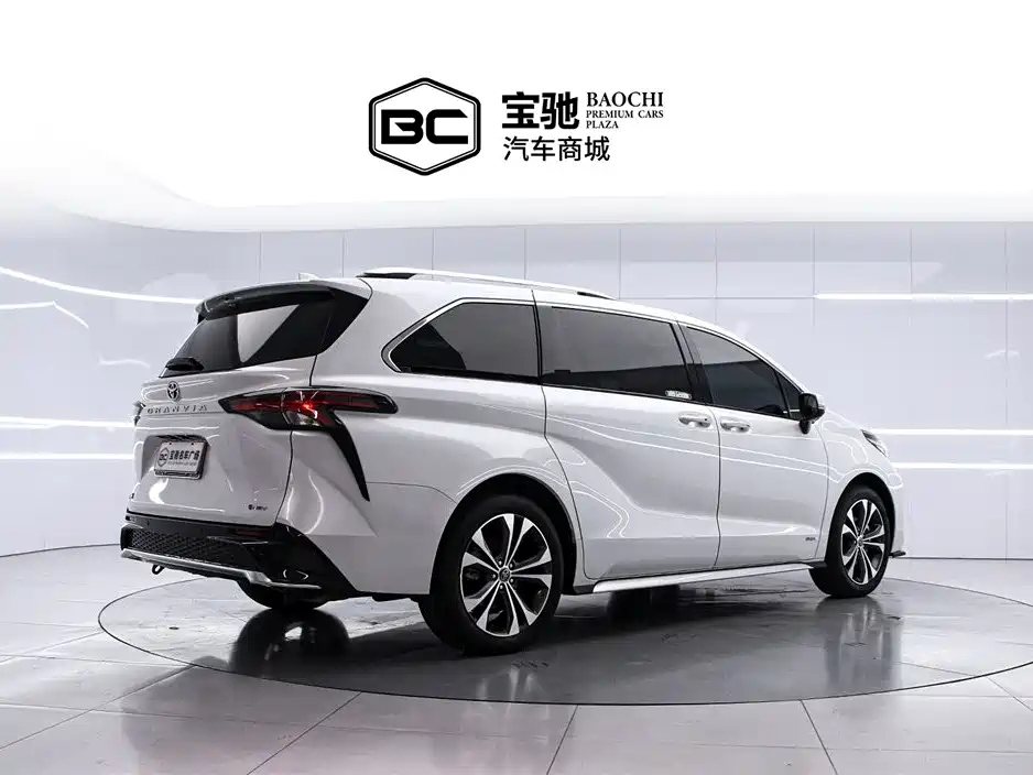 Granvia 2.5 L Hybrid Distinguished PLUS