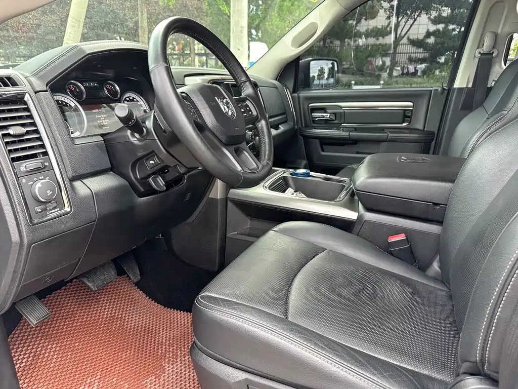 RAM Trucks 1500 5.7 L
