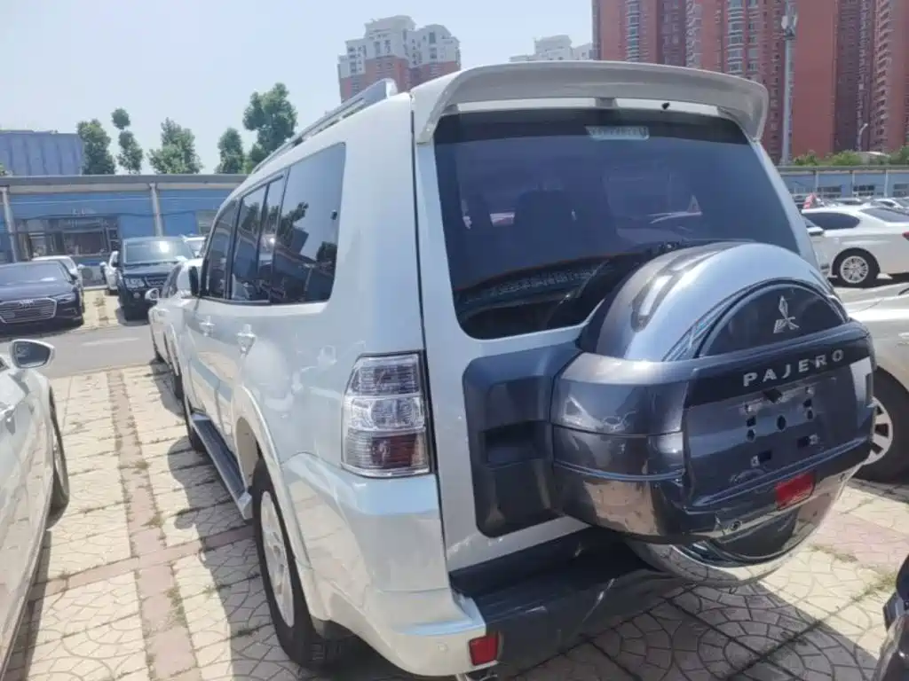 Pajero (Import) 3.0 L Auto Standard