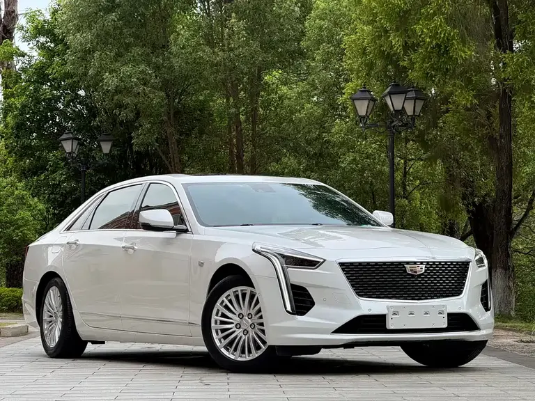 Cadillac CT6 28 T Leading Super Cruise