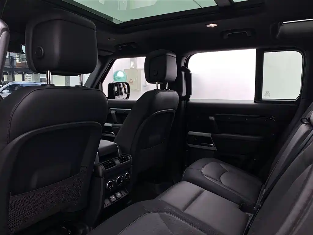 Land Rover Defender 110 3.0 T P400 X-DYNAMIC HSE