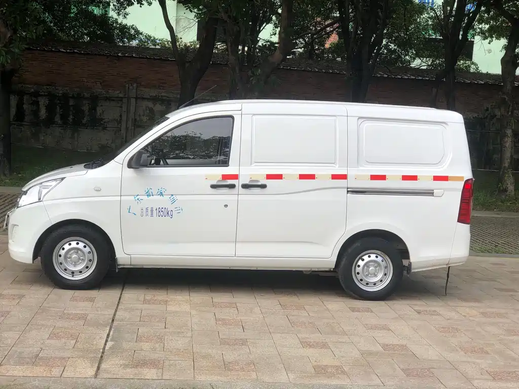 Wuling Rongguang V 五菱荣光V 2019款 1.5 L封窗车实用型国VI LAR