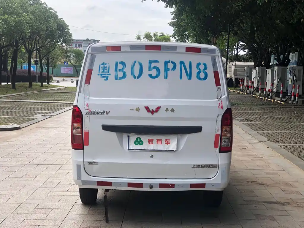 Wuling Rongguang V 五菱荣光V 2019款 1.5 L封窗车实用型国VI LAR
