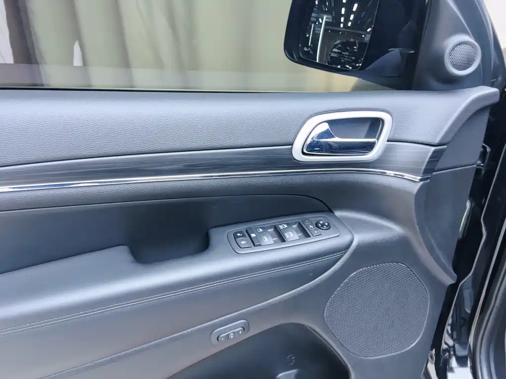 Grand Cherokee (Import) 3.0 L Elite Navigation