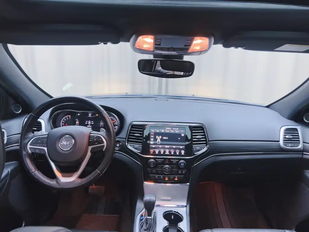 Grand Cherokee (Import) 3.0 L Elite Navigation