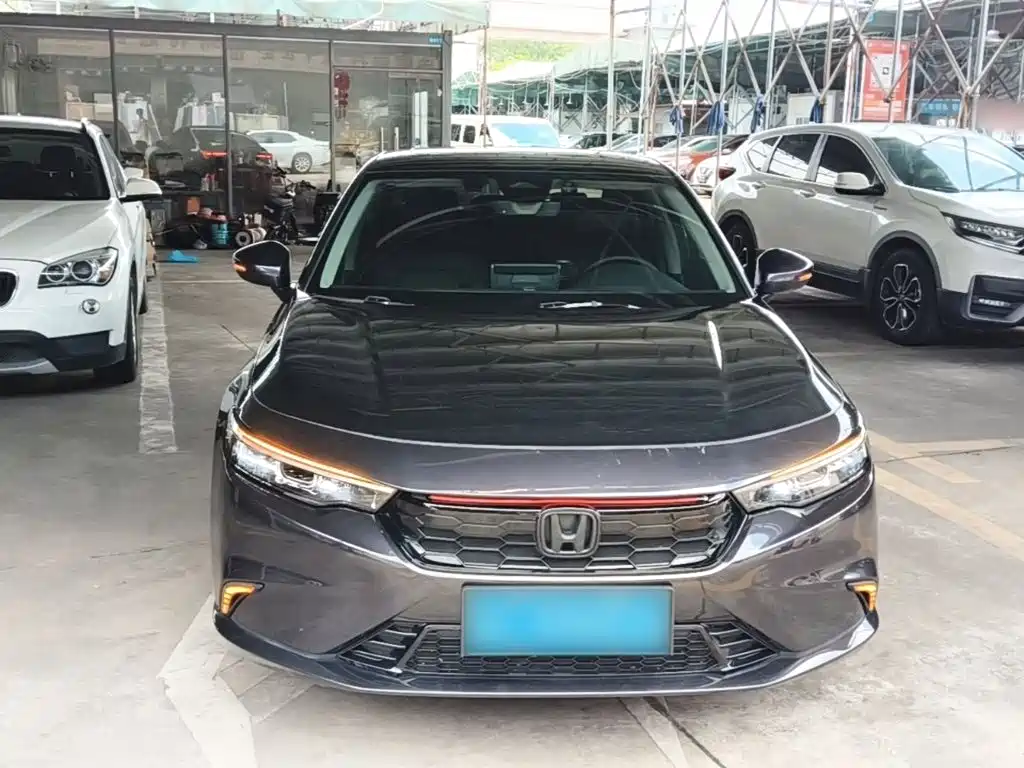 Integra 240 TURBO CVT Luxury