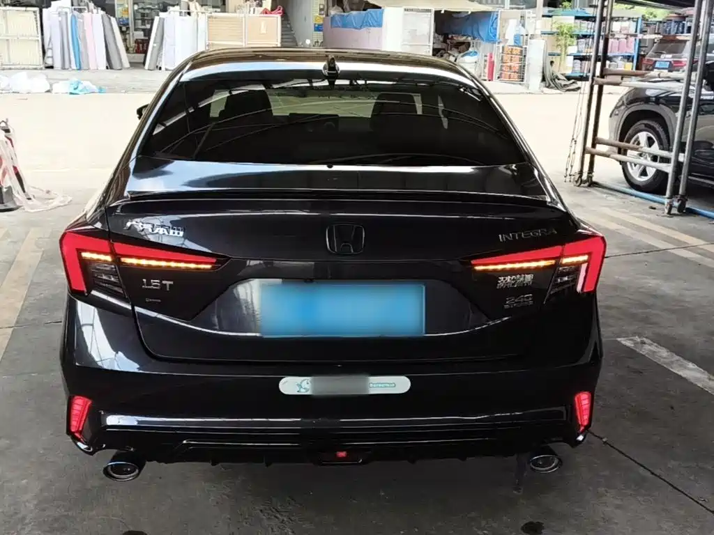 Integra 240 TURBO CVT Luxury