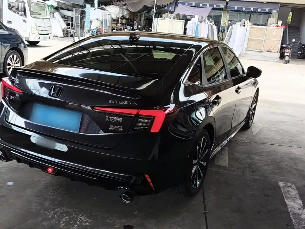 Integra 240 TURBO CVT Luxury