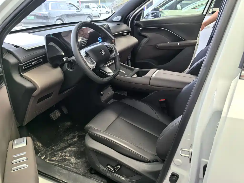 Changan CS55 PLUS PHEV 长安CS55 PLUS PHEV 2026款 智慧新蓝鲸 125 km 智越版