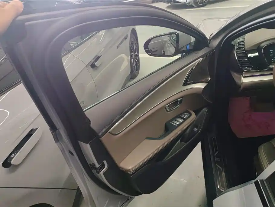 Han DM-i Smart Drive 125 KM Honored