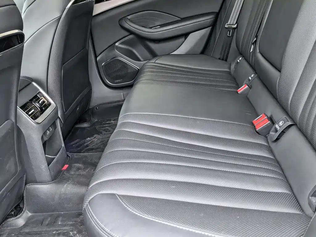 Hongqi H5 1.5 T DCT Connected Flagship Charm
