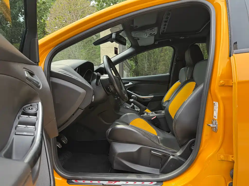 Focus (Import) 福克斯进口 2013款 2.0 T ST 橙色版