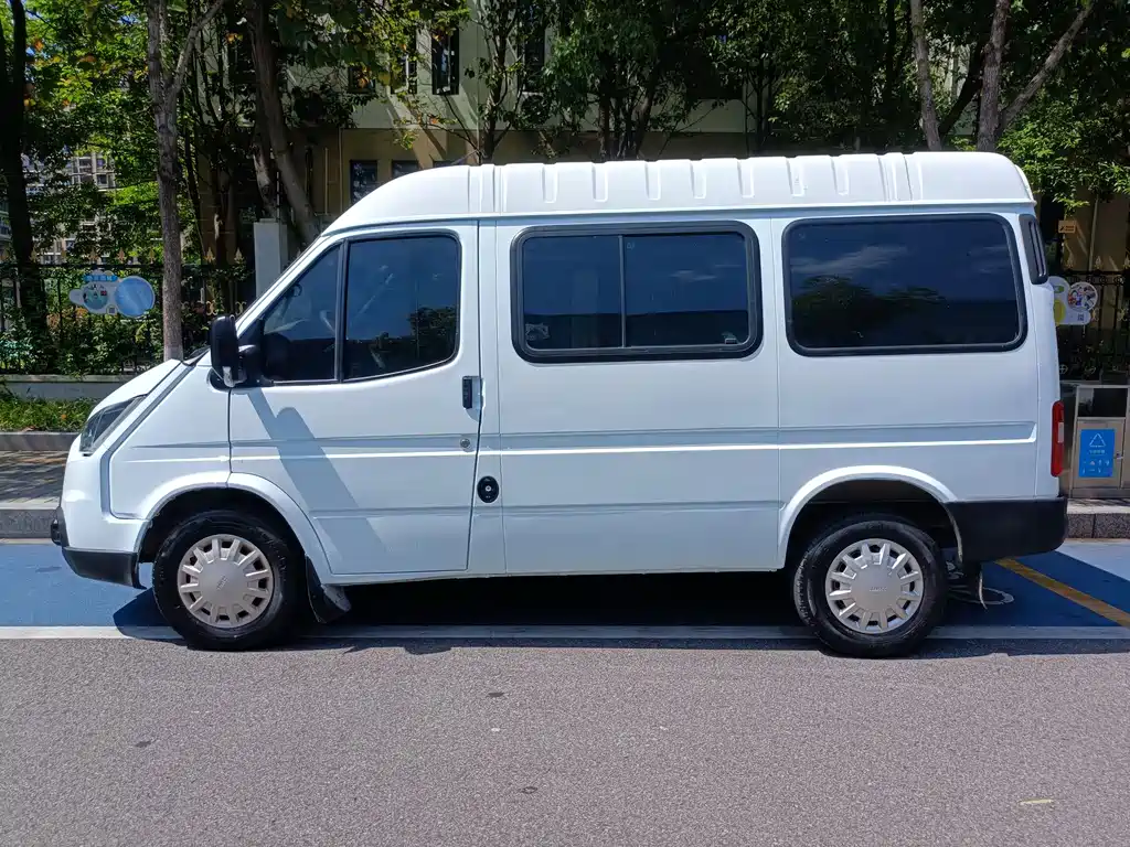 Transit Custom 2.8 T Commercial SWB Mid Roof 6 7 8-seatJX493