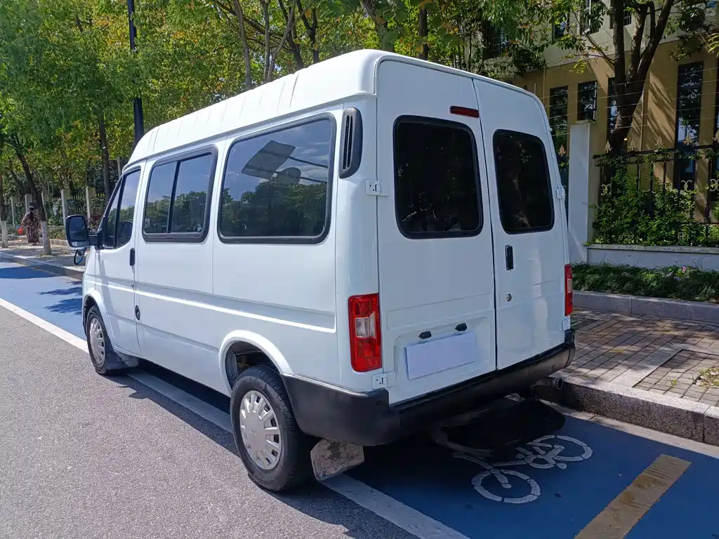 Transit Custom 2.8 T Commercial SWB Mid Roof 6 7 8-seatJX493