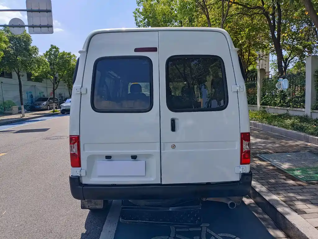 Transit Custom 2.8 T Commercial SWB Mid Roof 6 7 8-seatJX493
