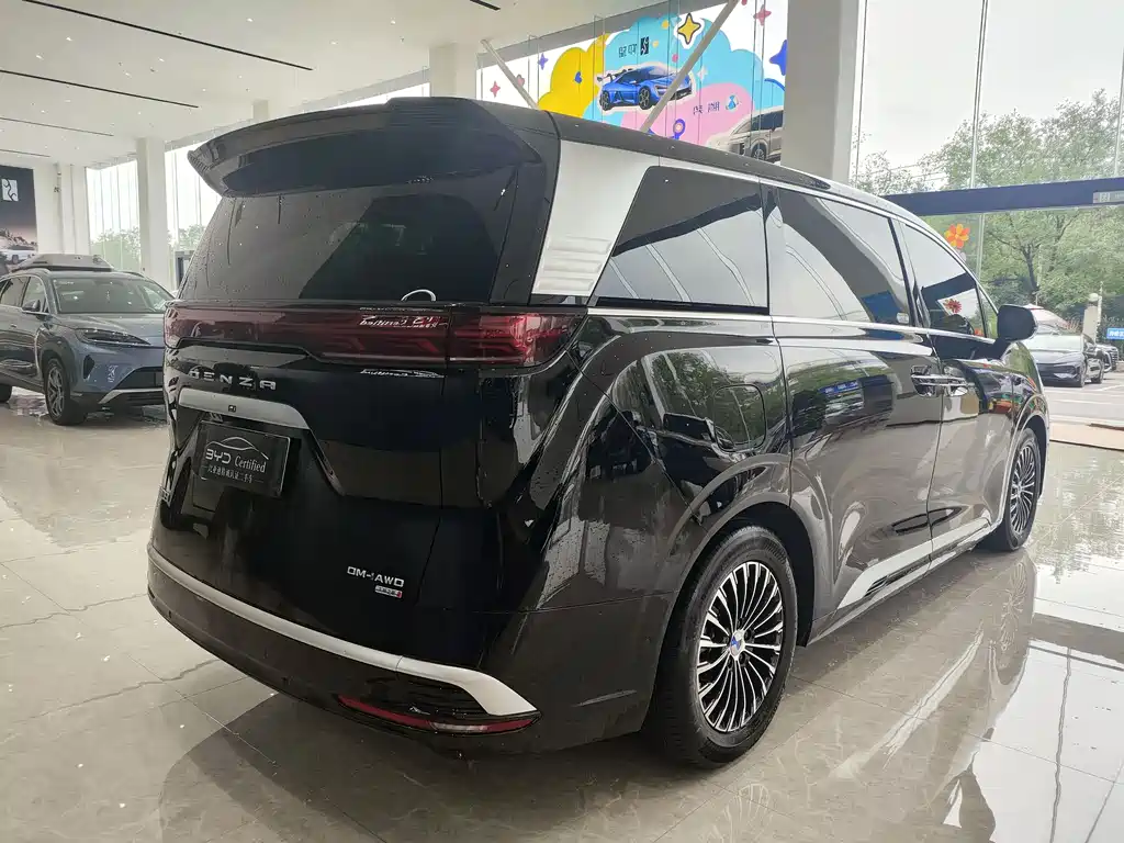 Denza D9 DM-i Smart Drive 1020 4 WD Flagship