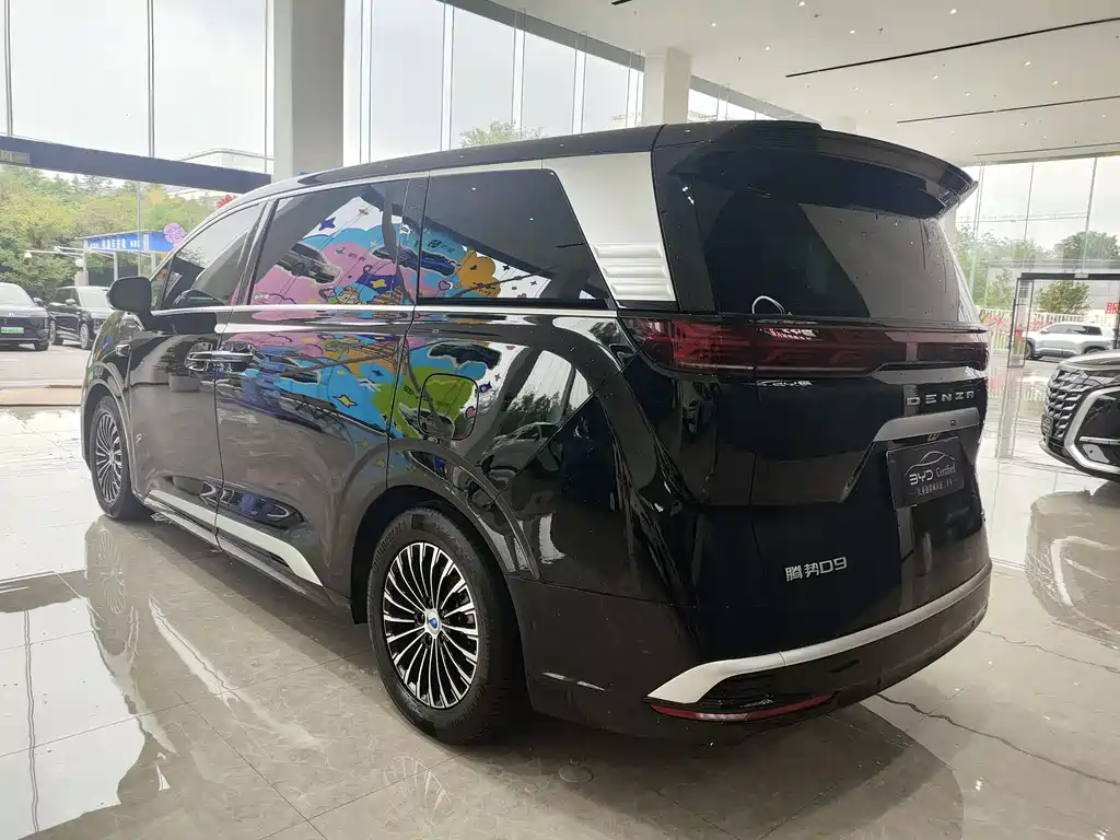 Denza D9 DM-i Smart Drive 1020 4 WD Flagship