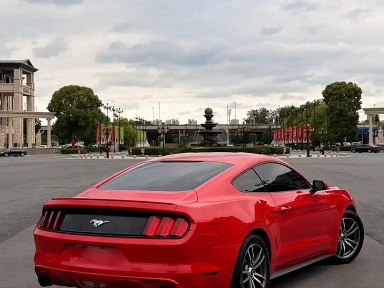Ford Mustang 2.3 T Performance