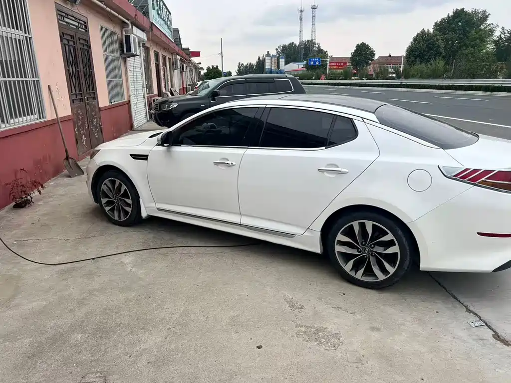 Kia K5 2.0 L Auto Luxury