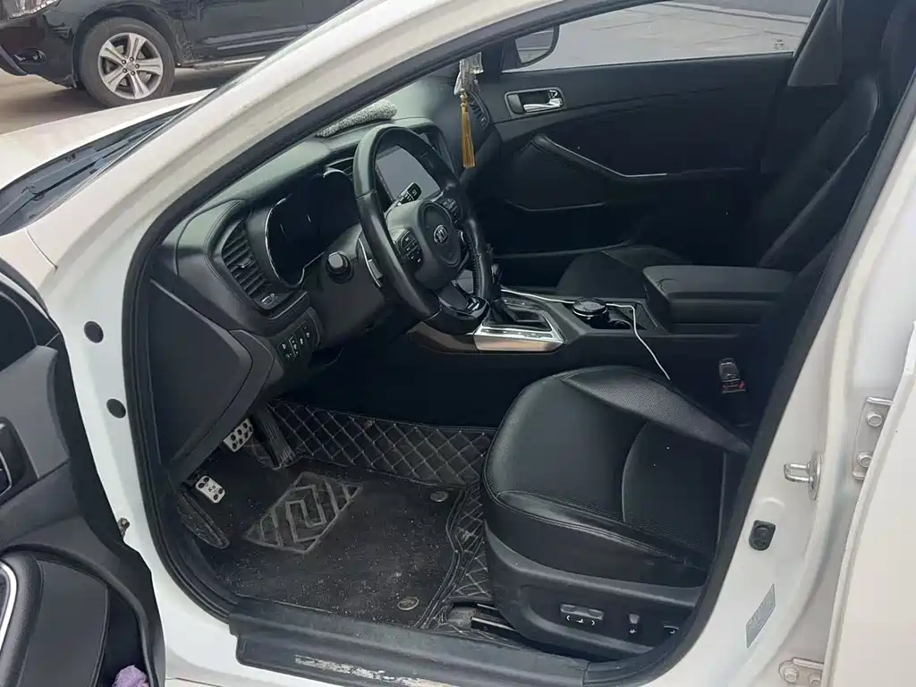 Kia K5 2.0 L Auto Luxury