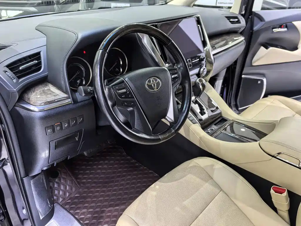 Vellfire Crown Dual Engine 2.5 L HV Supreme
