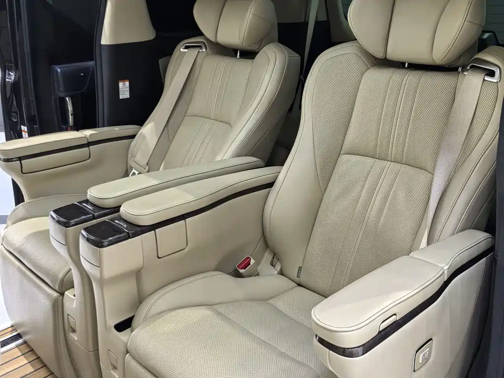 Vellfire Crown Dual Engine 2.5 L HV Supreme