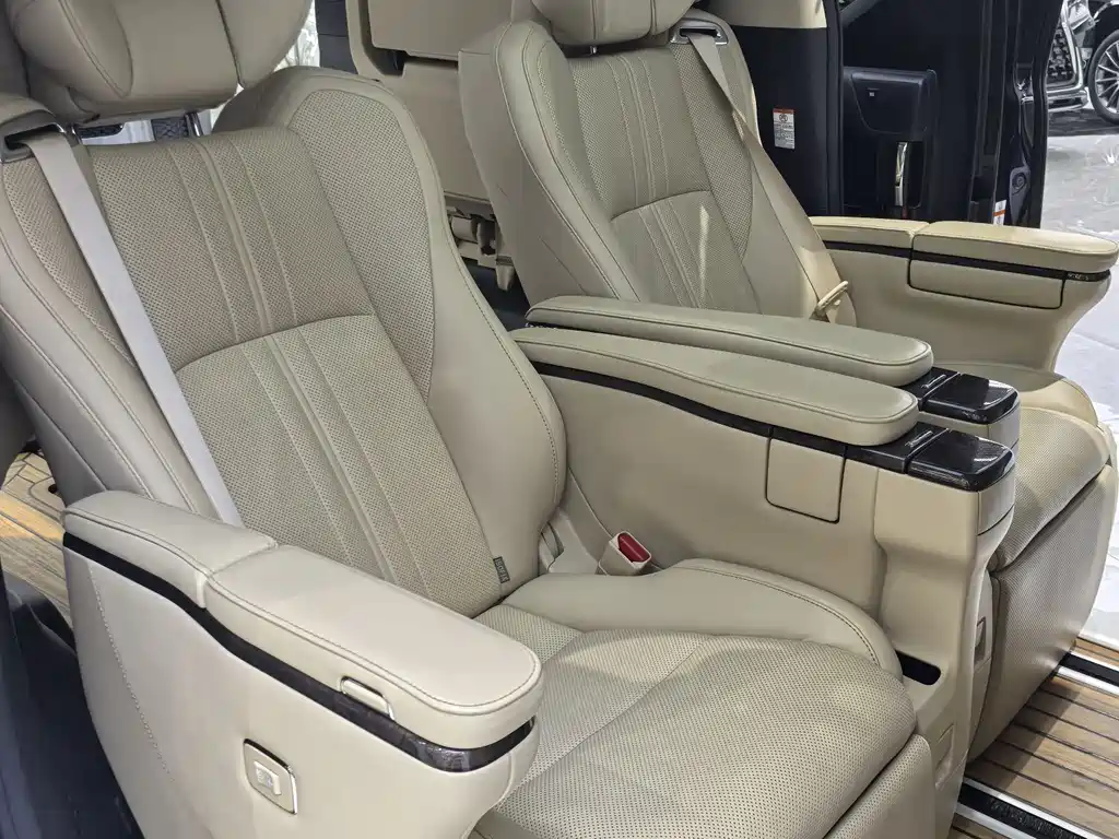 Vellfire Crown Dual Engine 2.5 L HV Supreme