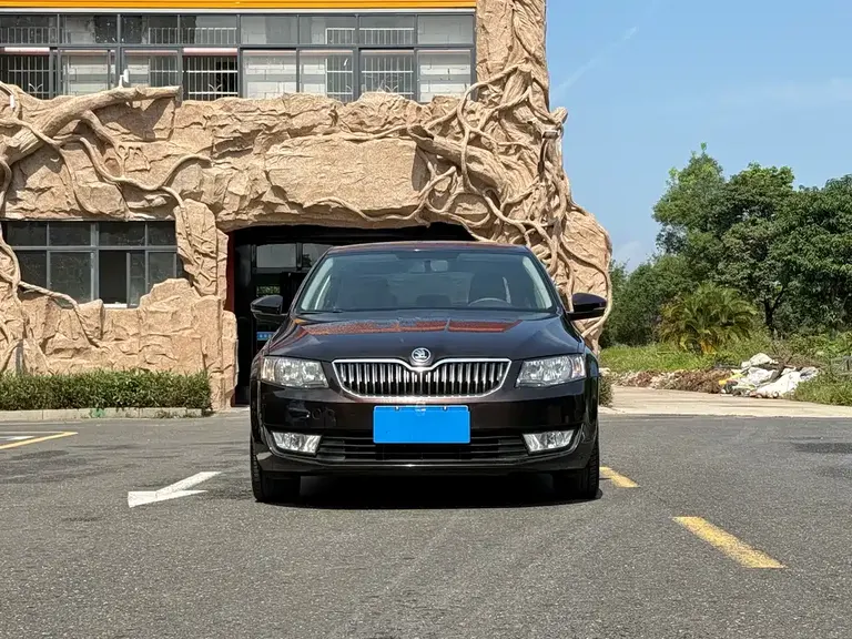 Skoda Octavia 1.6 L Auto Yijie