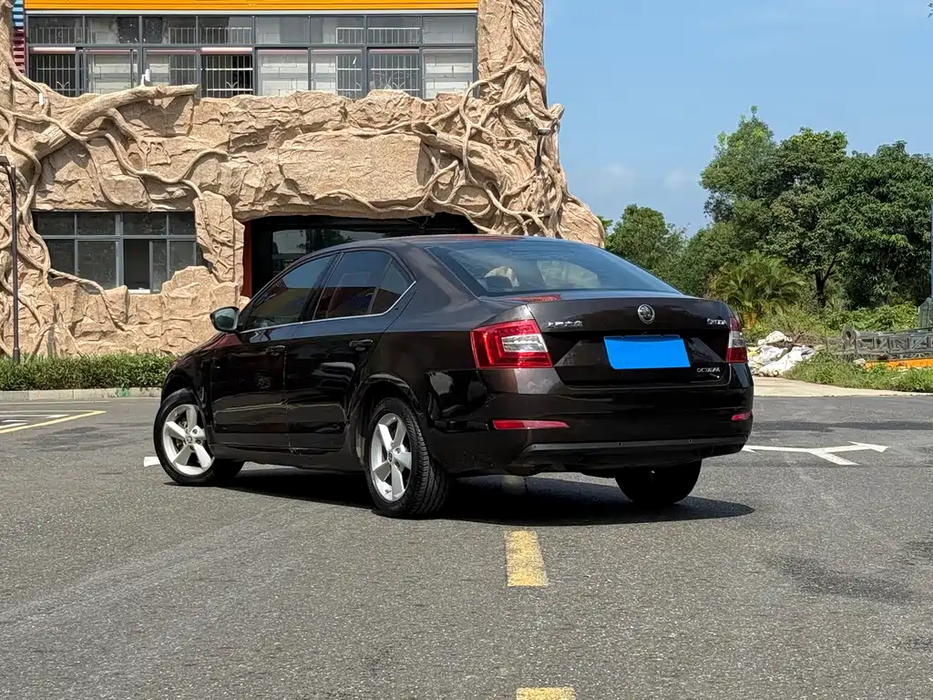 Octavia 1.6 L Auto Yijie
