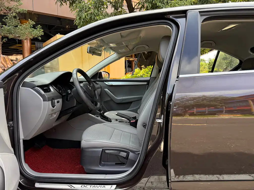 Octavia 1.6 L Auto Yijie