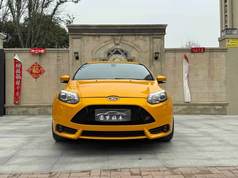 Ford Focus (Import) 福克斯(进口) 2013款 2.0 T ST 橙色版