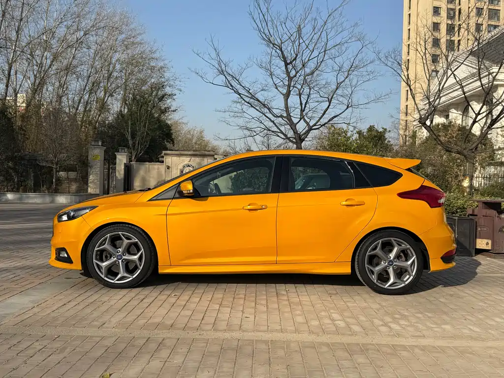 Focus (Import) 福克斯进口 2015款 2.0 T ST 橙色版