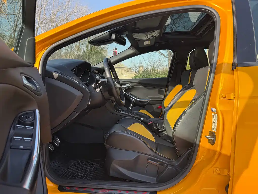 Focus (Import) 福克斯进口 2015款 2.0 T ST 橙色版