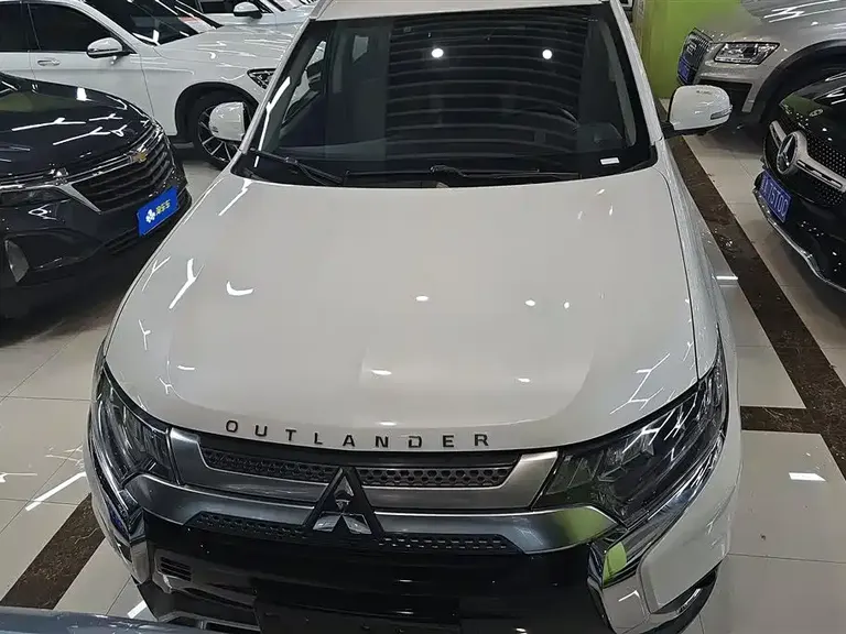 Mitsubishi Outlander 2.4 L 4 WD Enjoyment 7-seat CN-VI