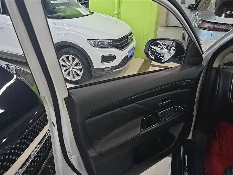 Outlander 2.4 L 4 WD Enjoyment 7-seat CN-VI