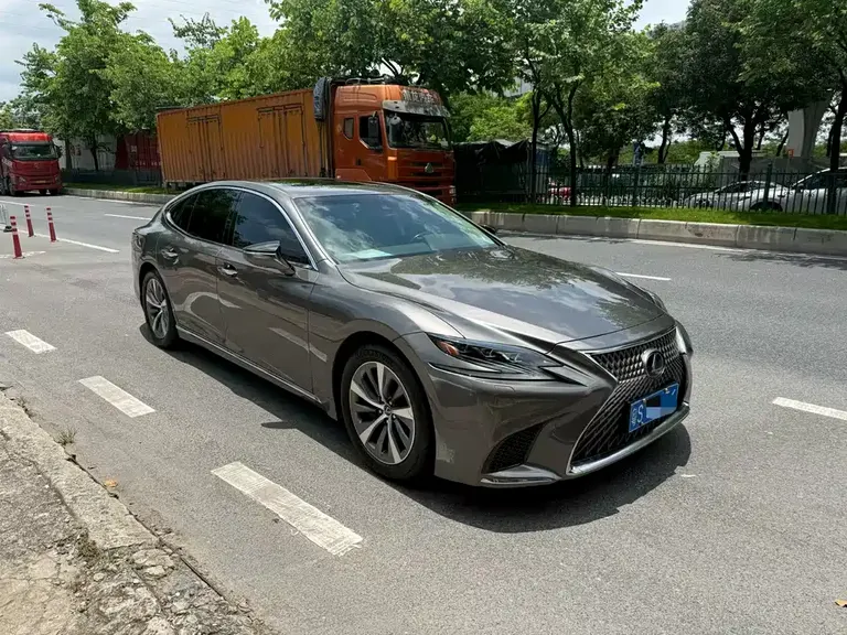 Lexus LS 500 h Outstanding CN-VI