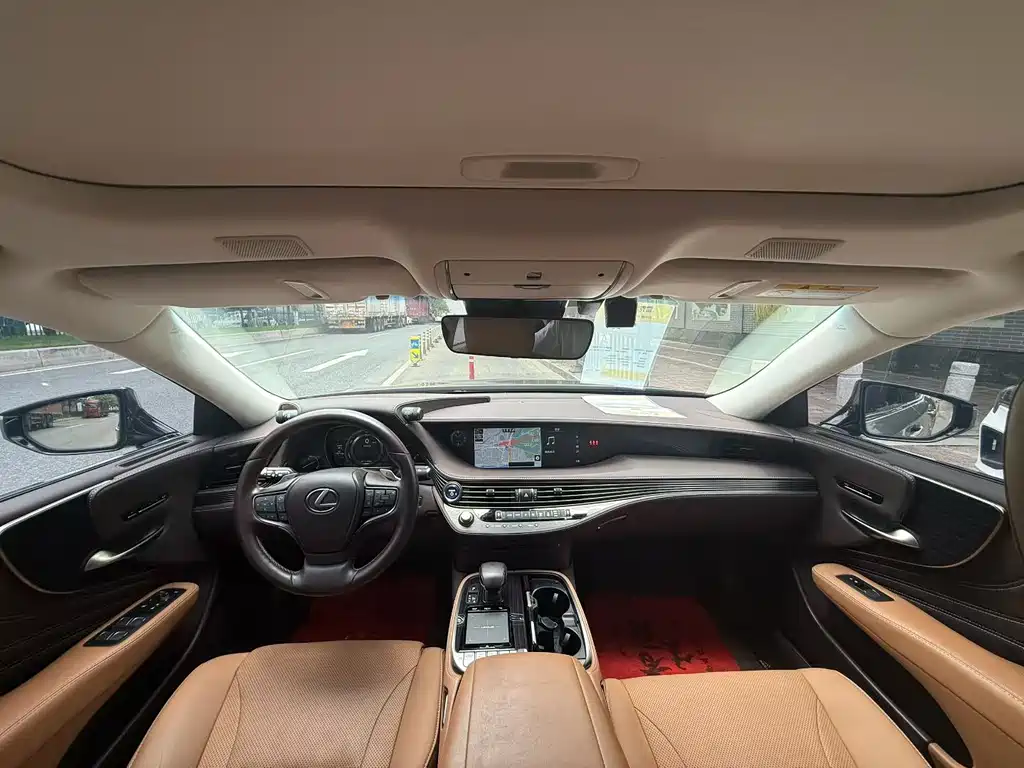 Lexus LS 500 h Outstanding CN-VI