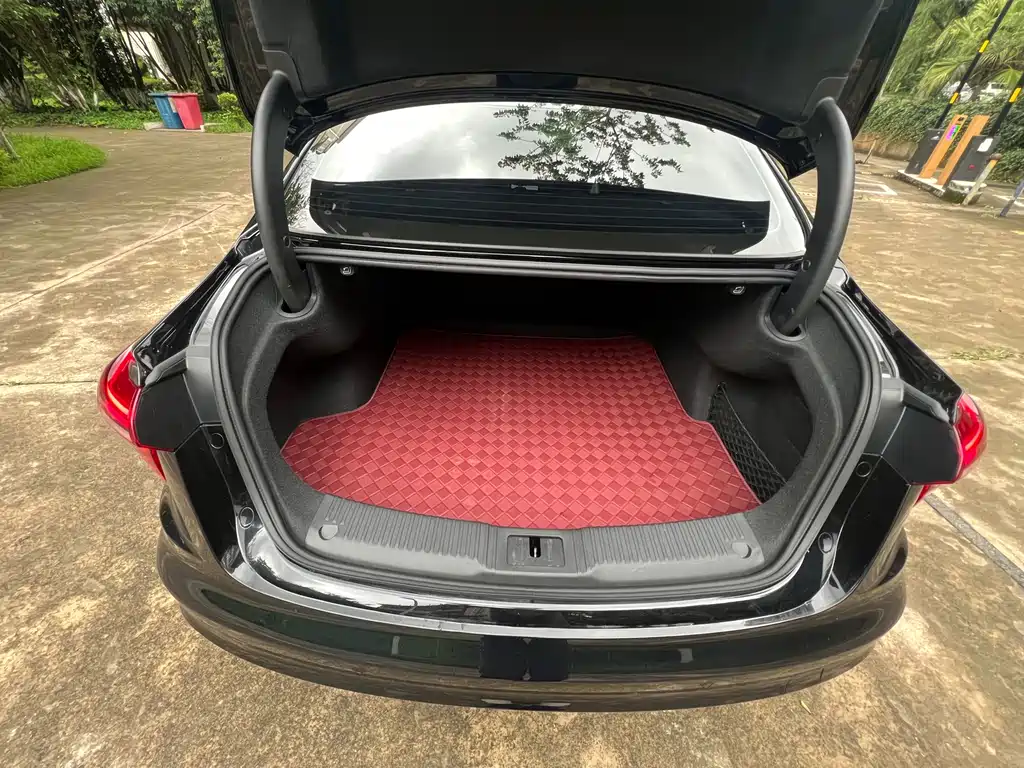 Hongqi H5 2.0 T Auto Connected Flagship Enjoyment