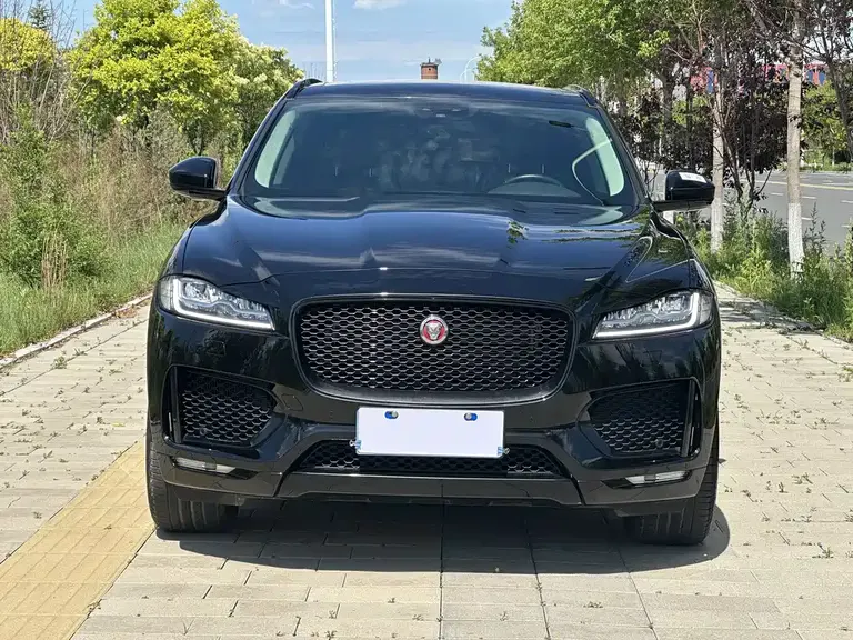 Jaguar F-PACE 2.0 T 4 WD Urban Premium