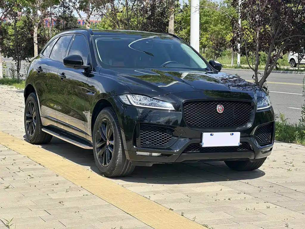 Jaguar F-PACE 2.0 T 4 WD Urban Premium