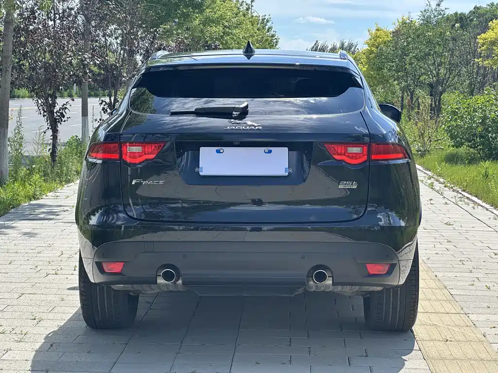 Jaguar F-PACE 2.0 T 4 WD Urban Premium