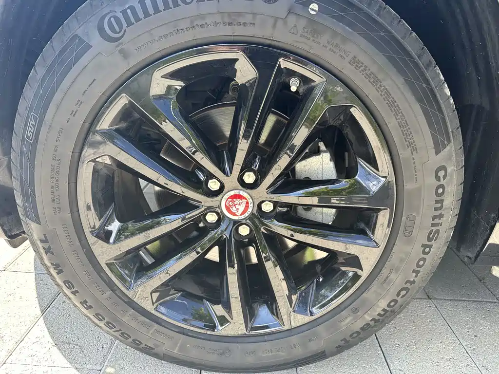 Jaguar F-PACE 2.0 T 4 WD Urban Premium