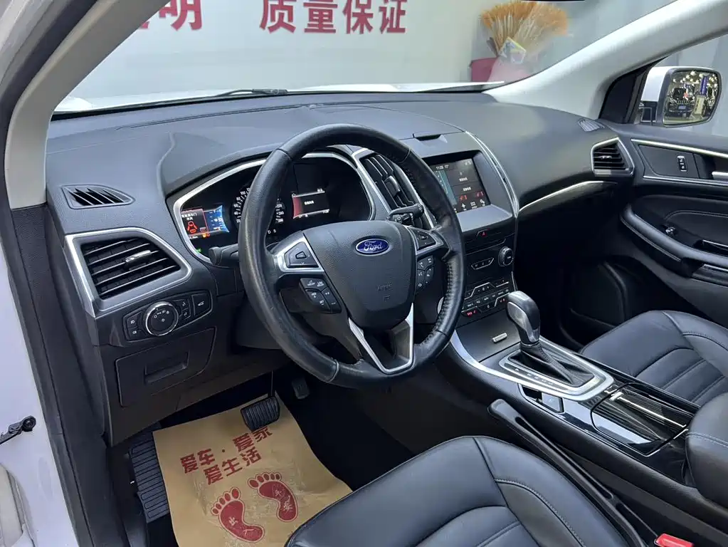 Edge EcoBoost 245 4 WD Grand Sharp 7-seat