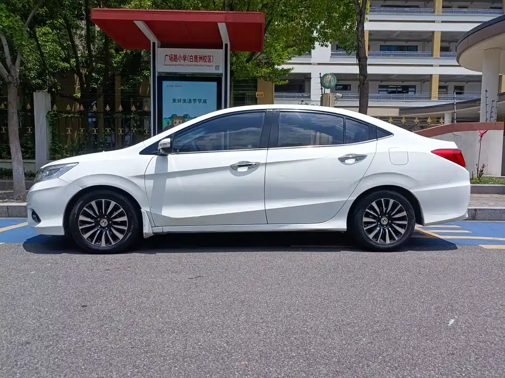 Crider 1.8 L Auto Flagship