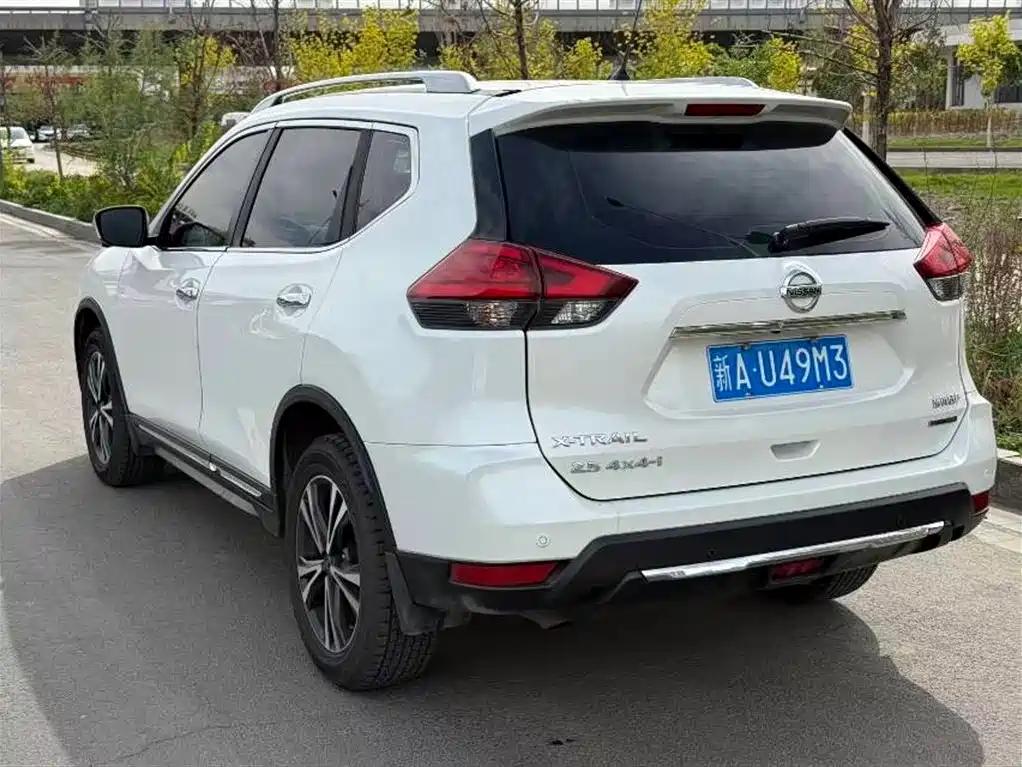 X-Trail 2.5 L CVT Connected Luxury 4 WD