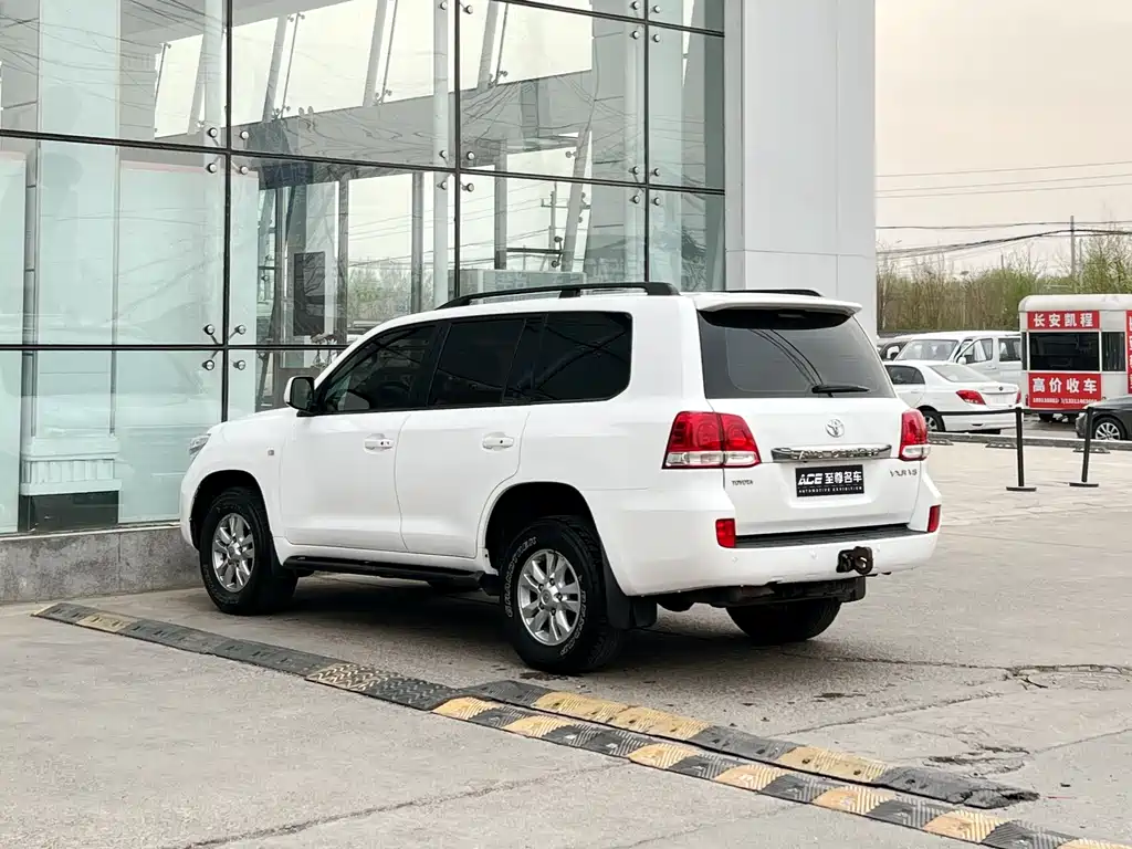 Land Cruiser 4.7 L Auto VX