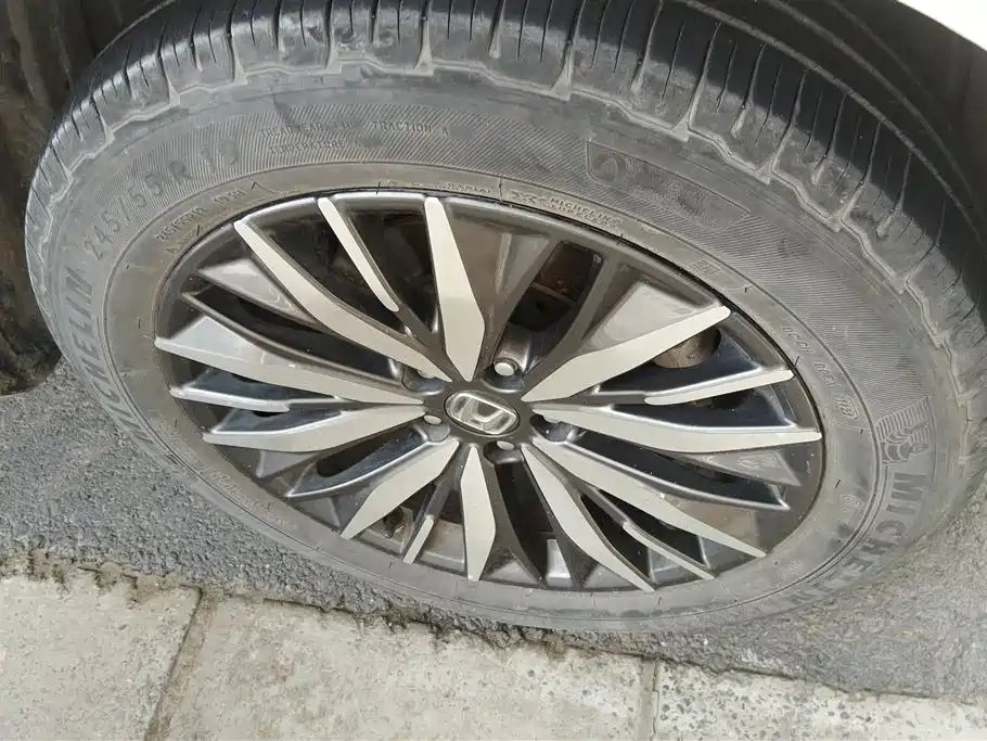 Avancier 370 TURBO 4 WD Premium