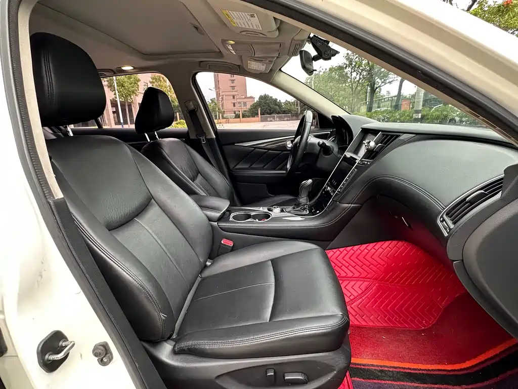 Infiniti Q50 L 2.0 T Comfort CN-VI