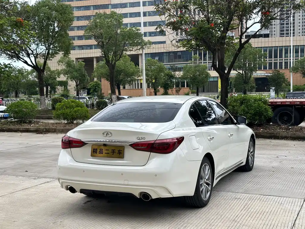 Infiniti Q50 L 2.0 T Comfort CN-VI